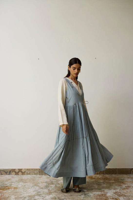 TAVI | Ivory and Blush Blue Handloom Cotton Agrakha Set