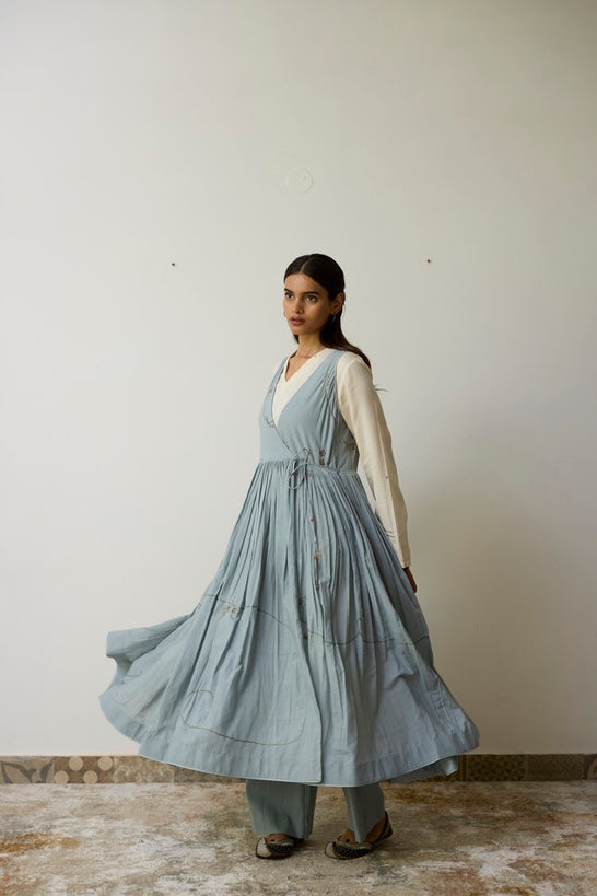 TAVI | Ivory and Blush Blue Handloom Cotton Agrakha Set