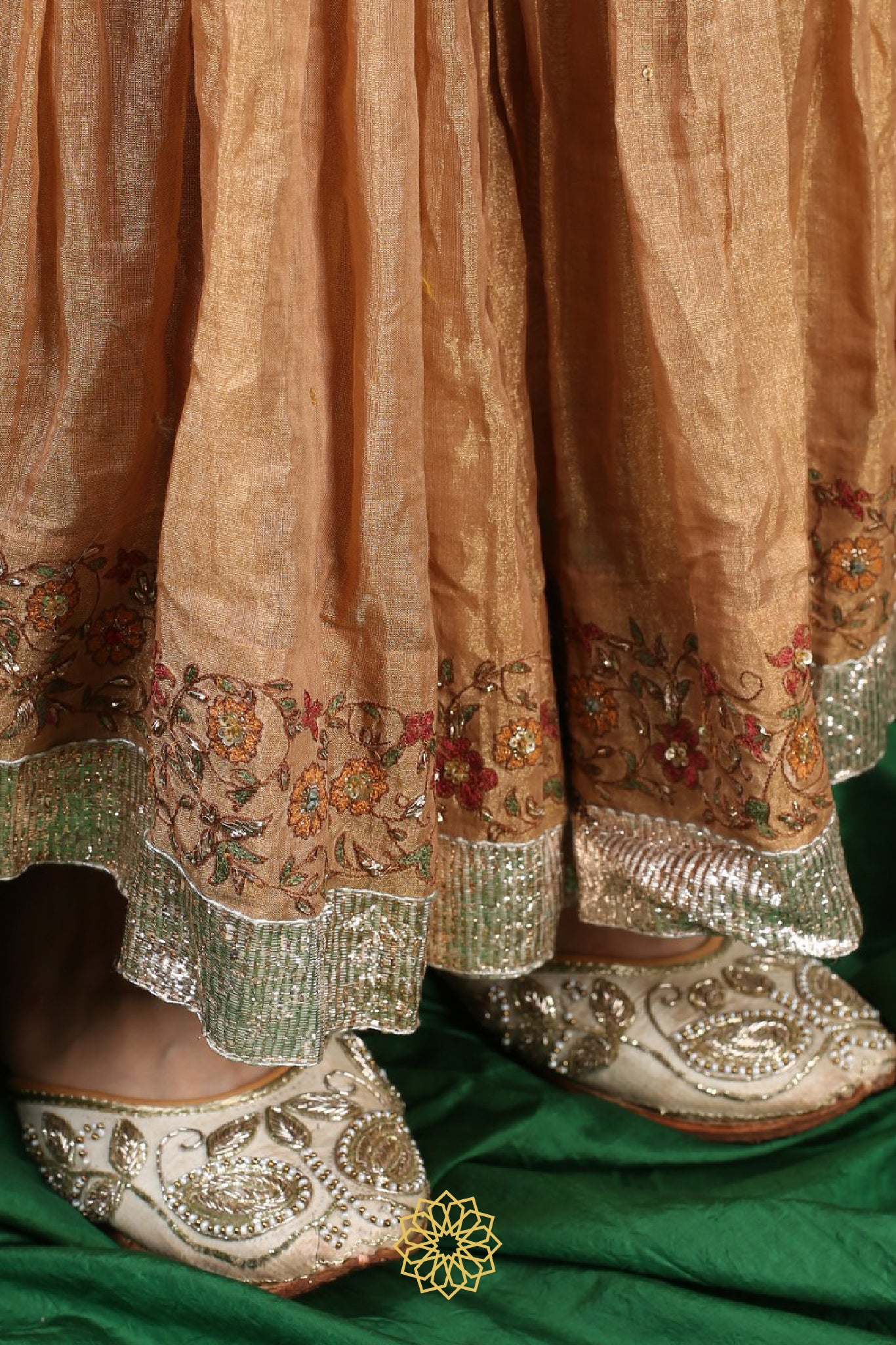 AKIRA BANARASI SHARARA