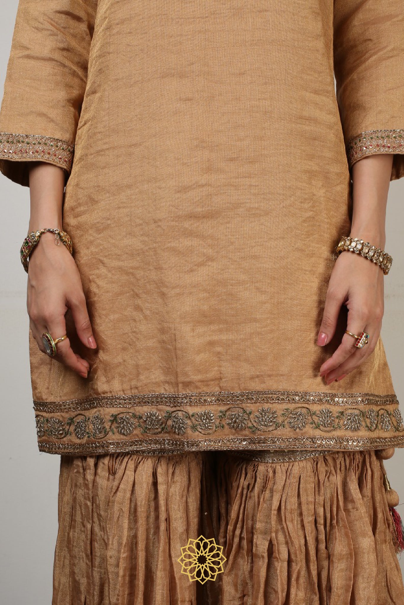 AKIRA BANARASI SHARARA