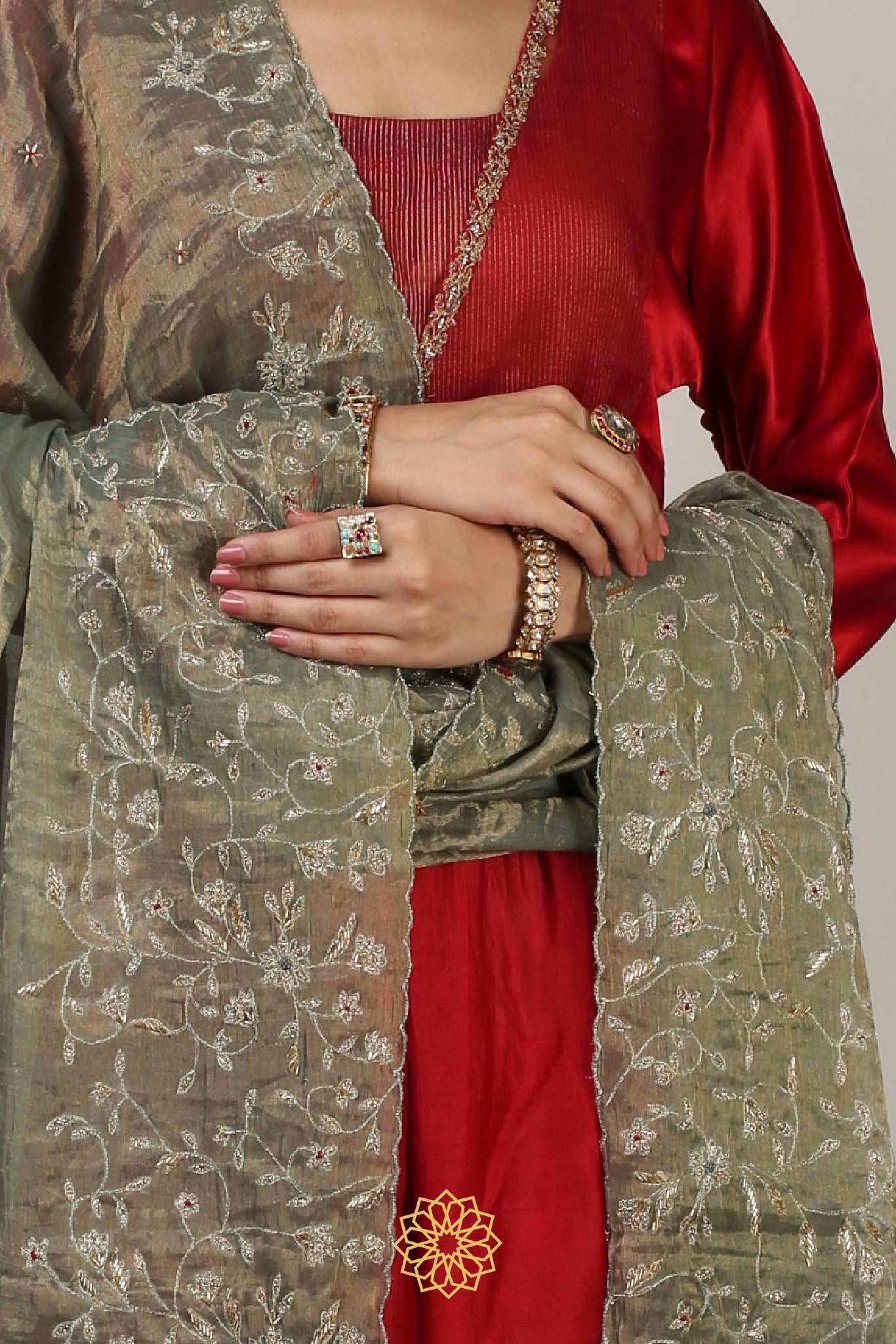 ARYA EMBROIDERED KURTA SET