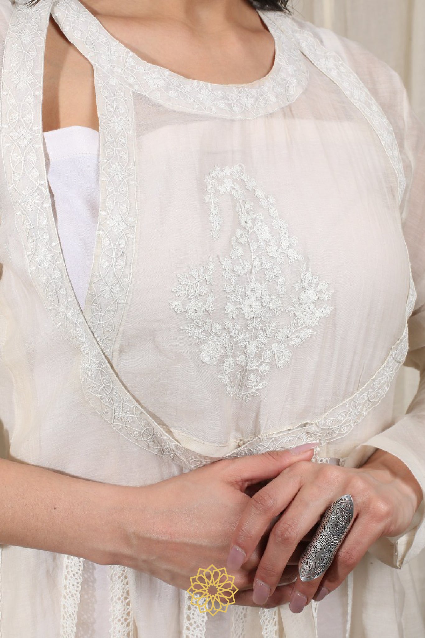 OFF WHITE EMBROIDERED KURTA SET