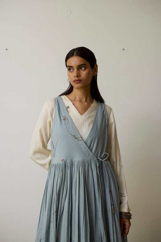TAVI | Ivory and Blush Blue Handloom Cotton Agrakha Set