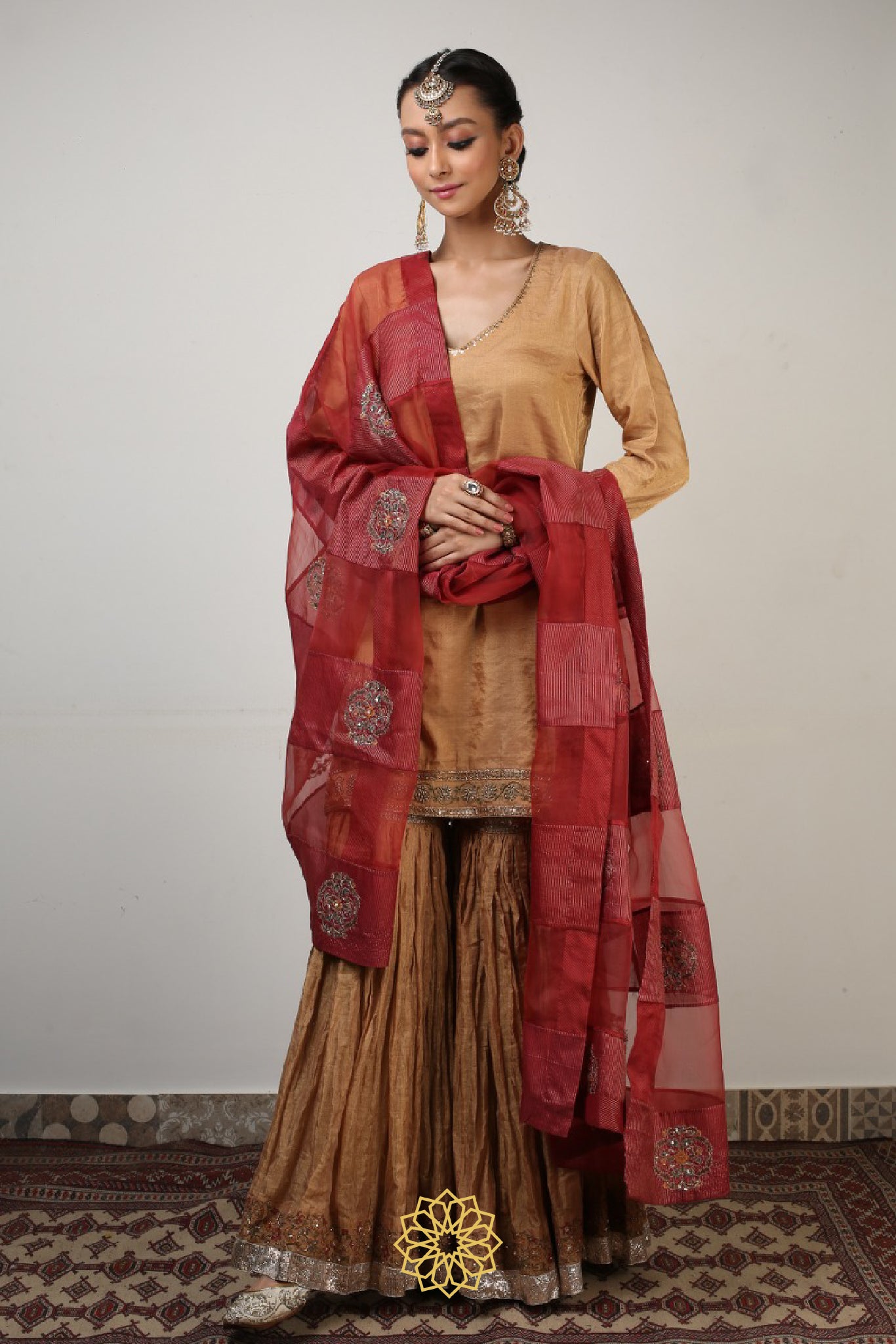 AKIRA BANARASI SHARARA