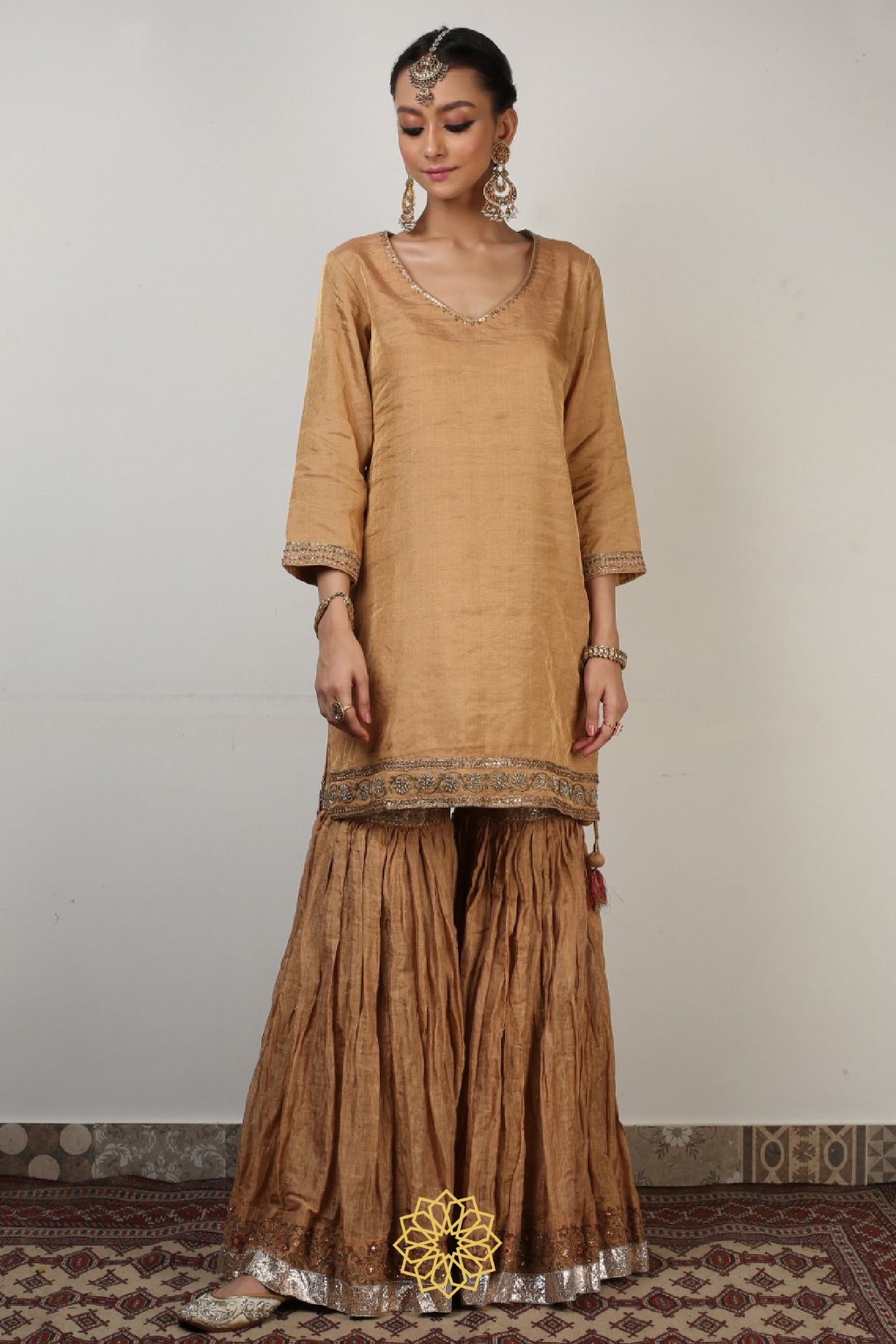 AKIRA BANARASI SHARARA