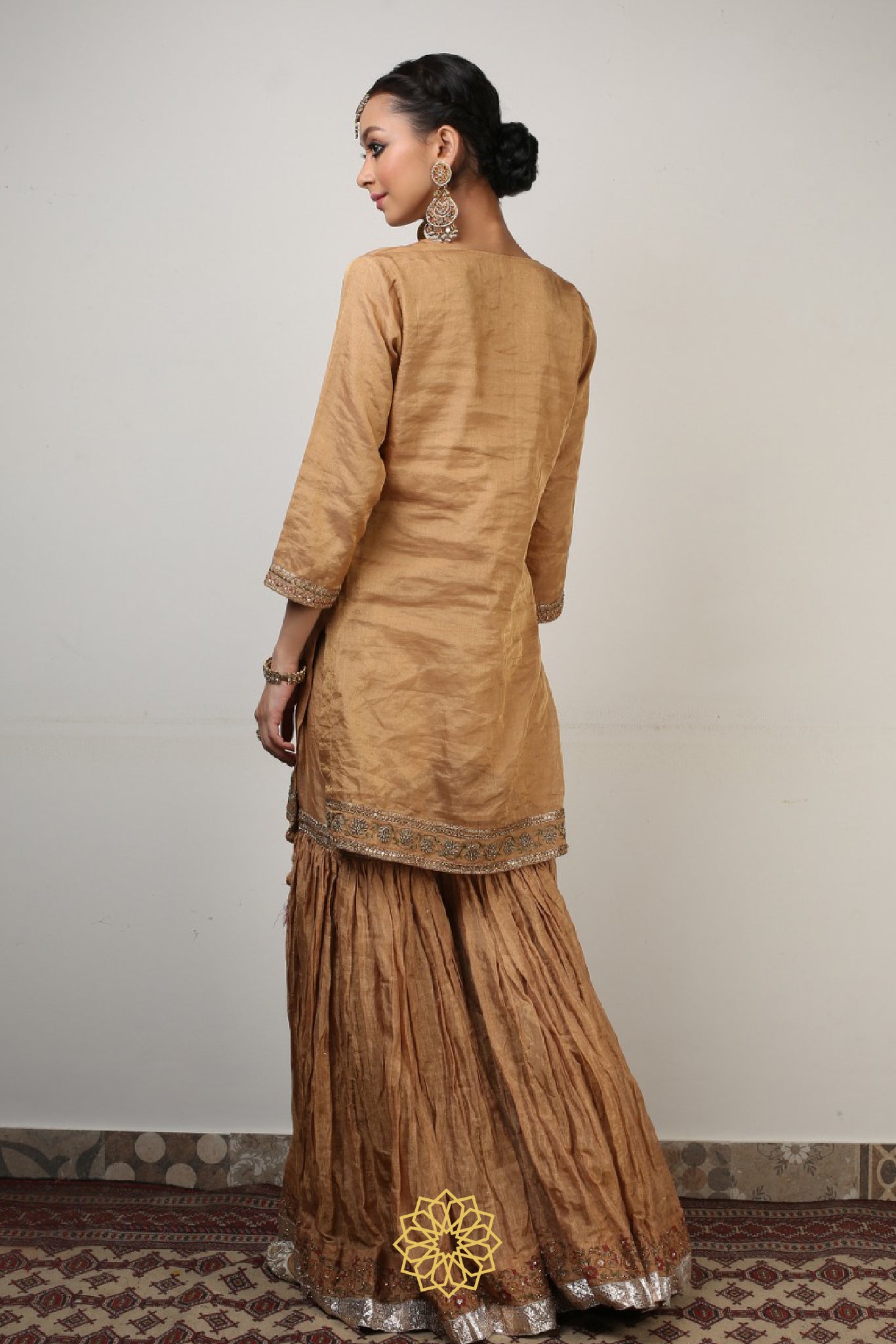 AKIRA BANARASI SHARARA