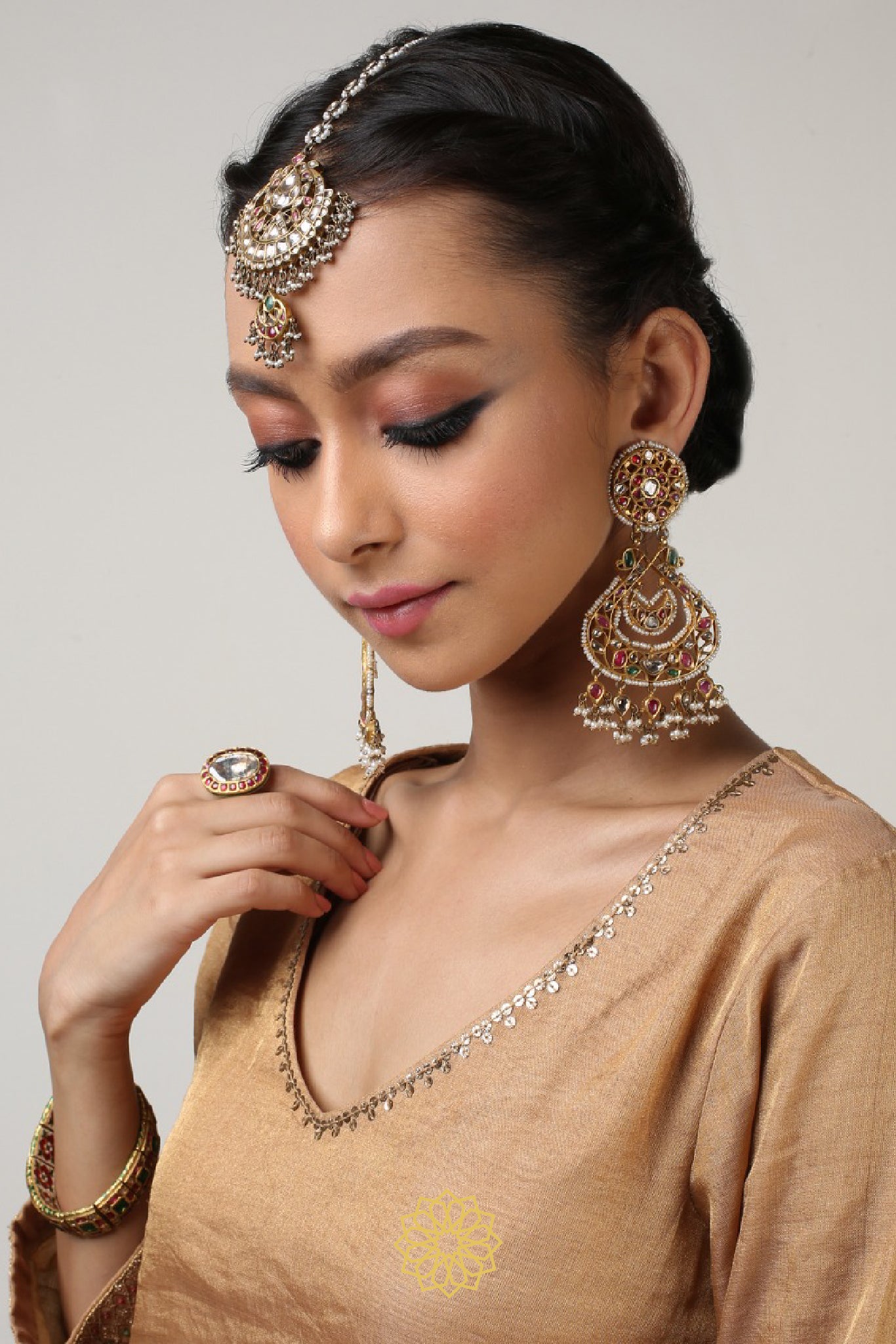 AKIRA BANARASI SHARARA