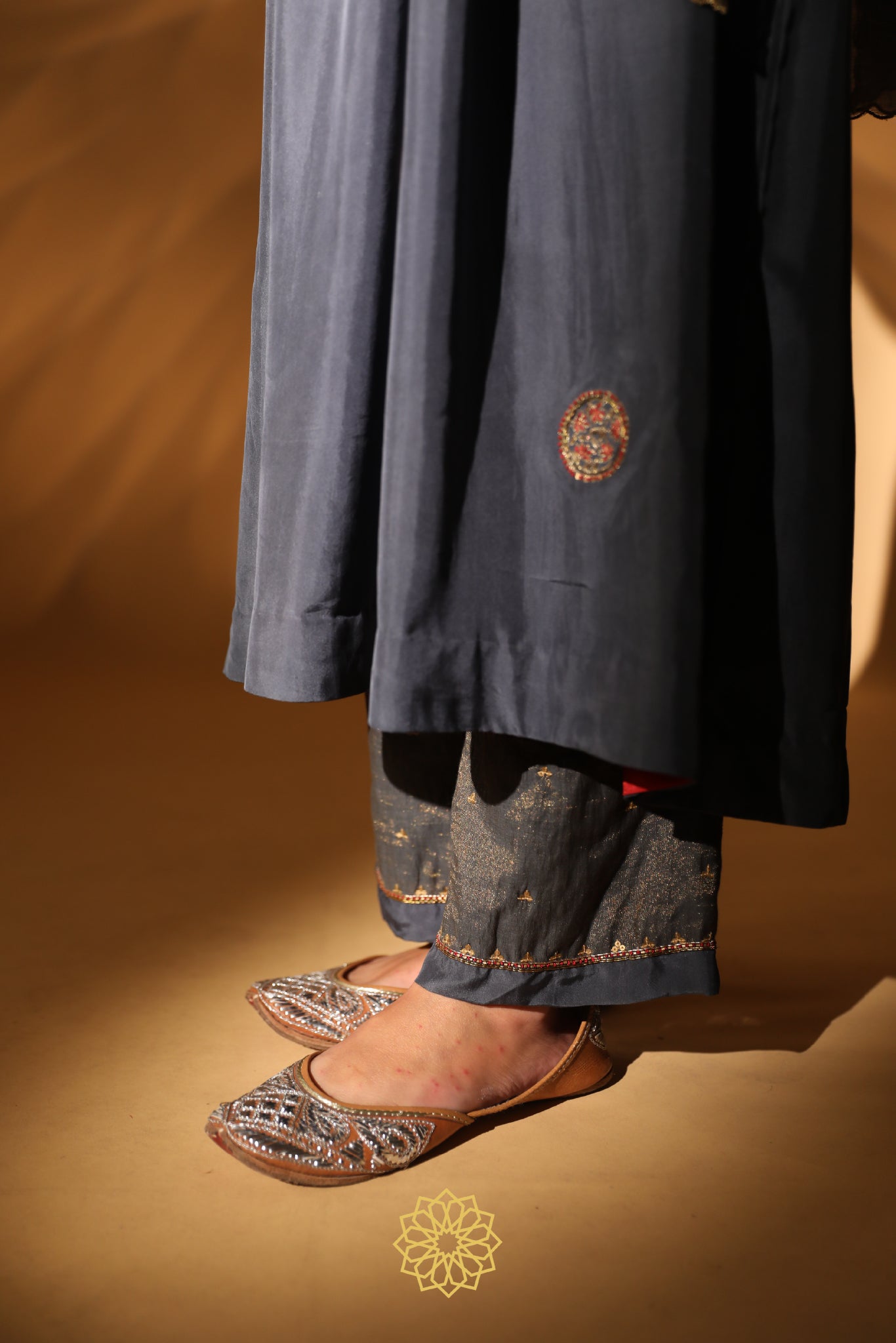 AMIRA EMBROIDERED KURTA SET