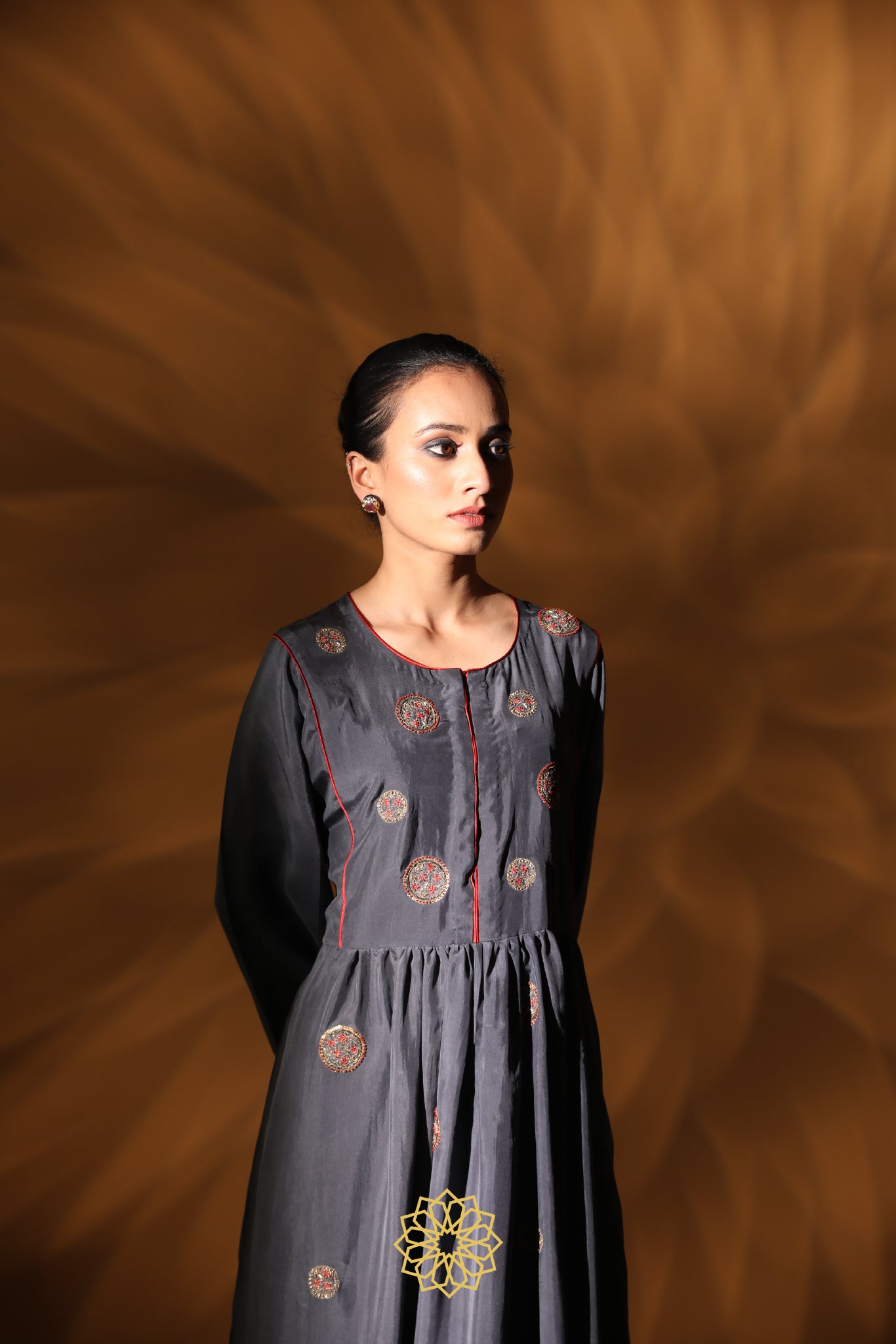 AMIRA EMBROIDERED KURTA SET