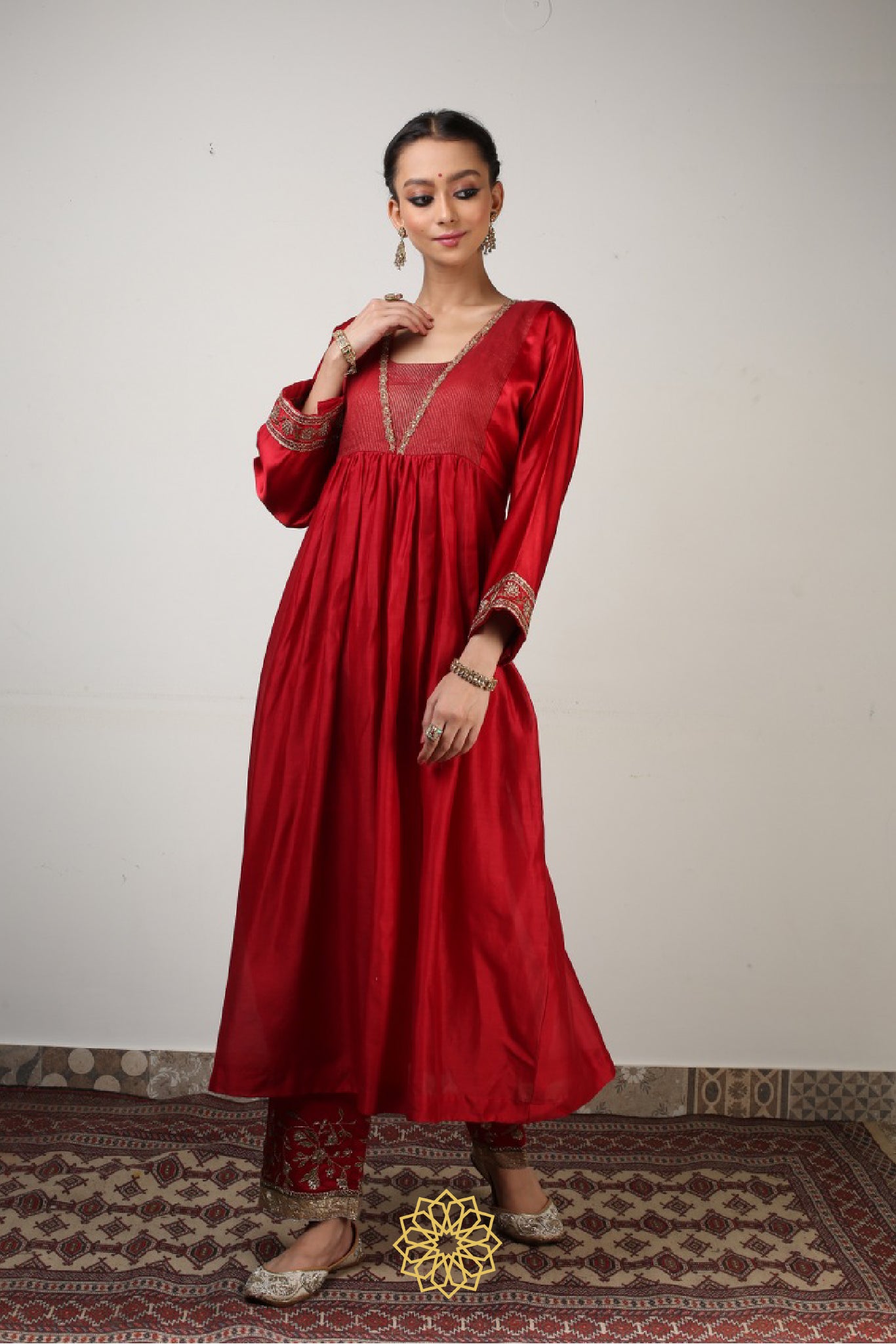 ARYA EMBROIDERED KURTA SET