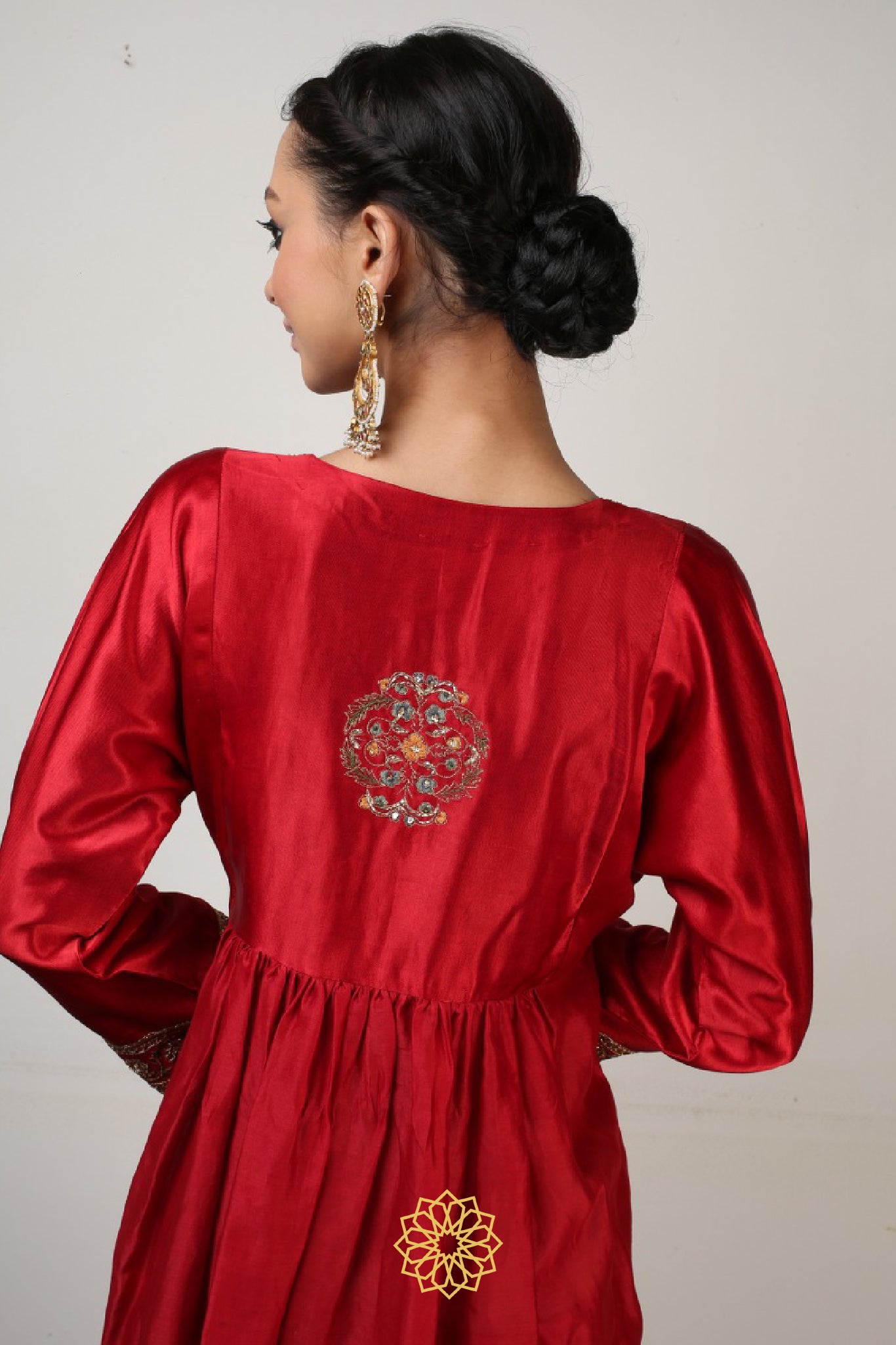 ARYA EMBROIDERED KURTA SET