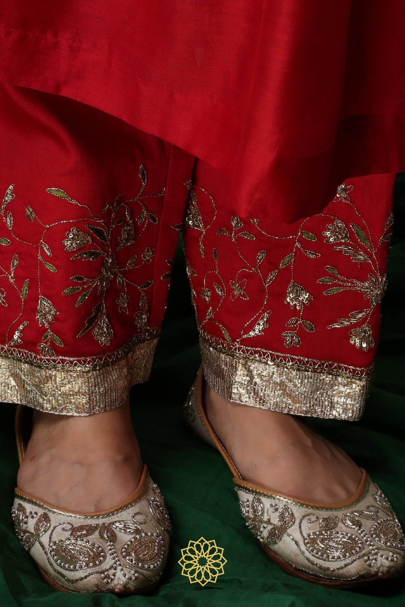ARYA EMBROIDERED KURTA SET