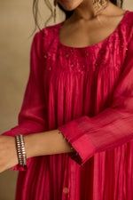 Load image into Gallery viewer, Naisha -  Hot pink mul chanderi kurta set with red kota silk dupatta
