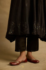 Load image into Gallery viewer, Tara - Charcoal chanderi mul gathered kurta with charcoal organza dupatta
