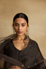 Load image into Gallery viewer, Tara - Charcoal chanderi mul gathered kurta with charcoal organza dupatta
