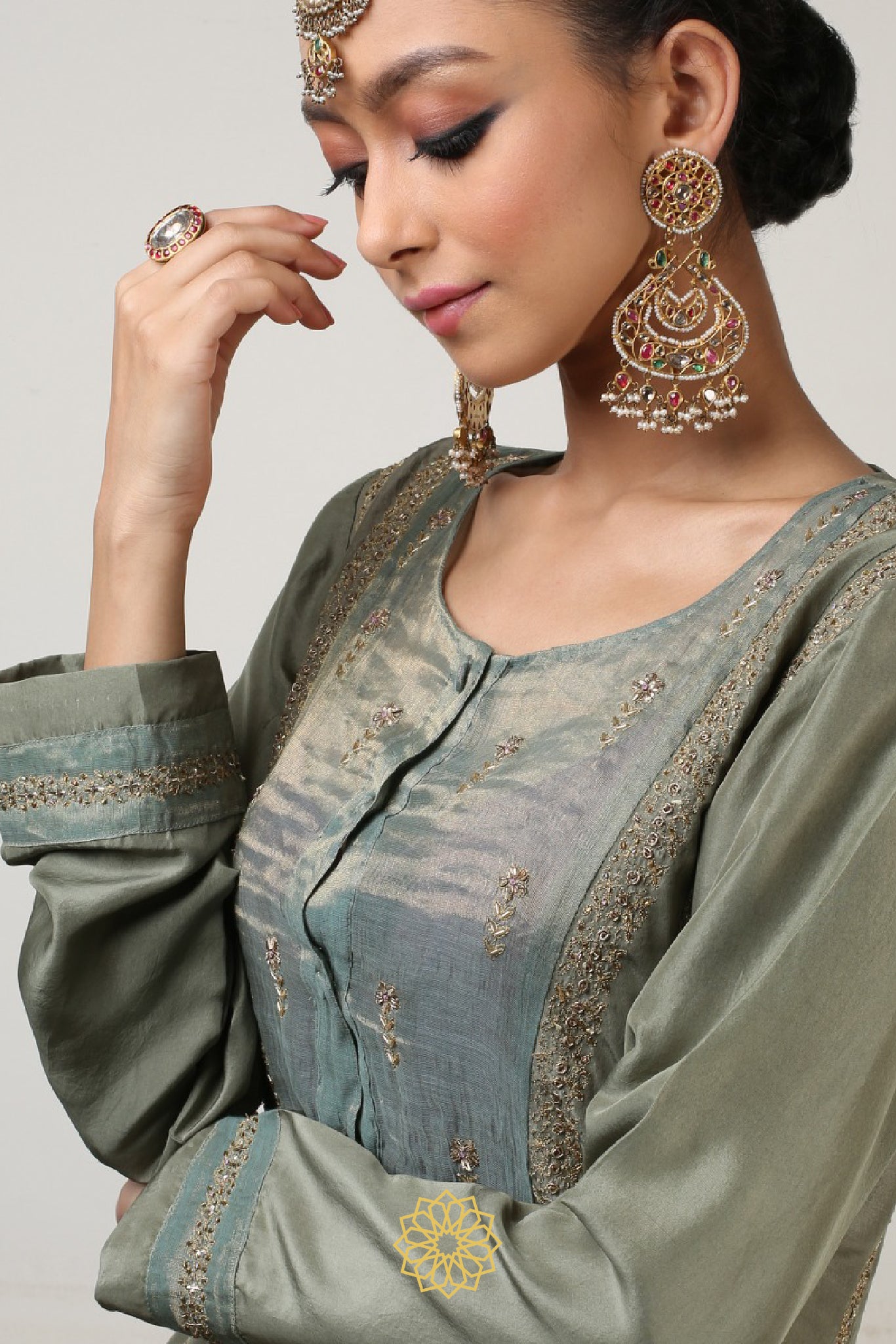 IRA EMBROIDERED KURTA SET