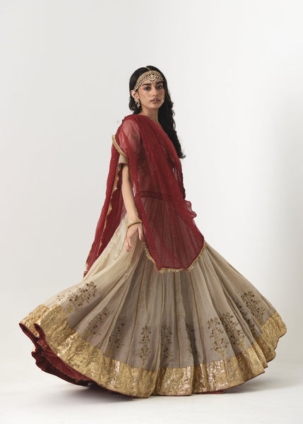 Gold Silk Tissue Lehenga Set Design by Priti Prashant at Pernia's Pop Up  Shop 2024