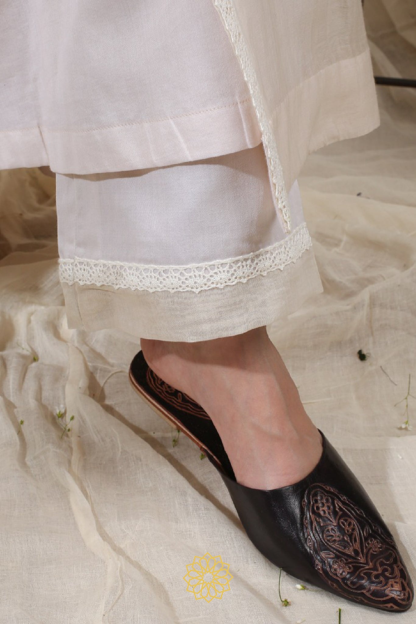 OFF WHITE EMBROIDERED KURTA SET