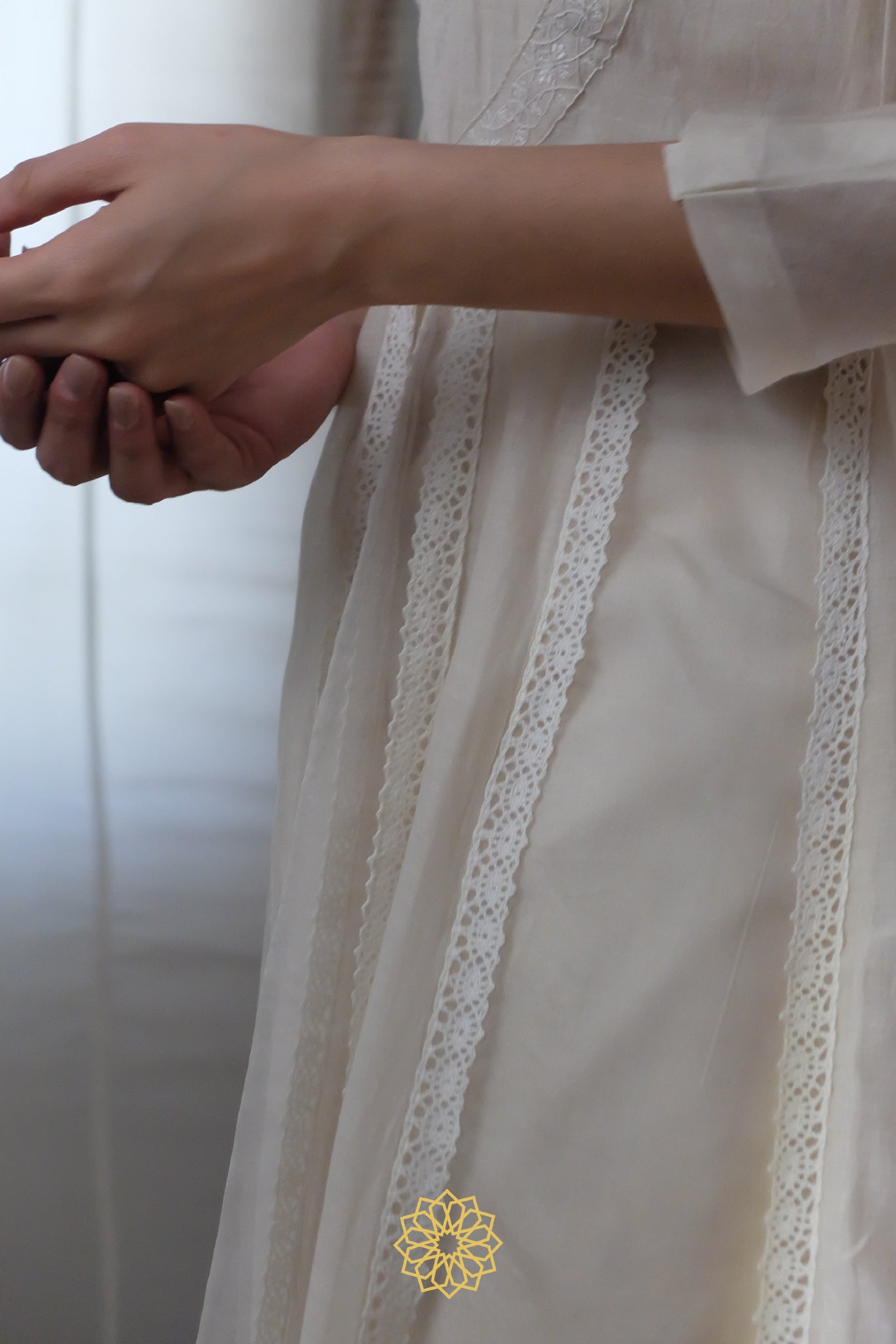 OFF WHITE EMBROIDERED KURTA SET