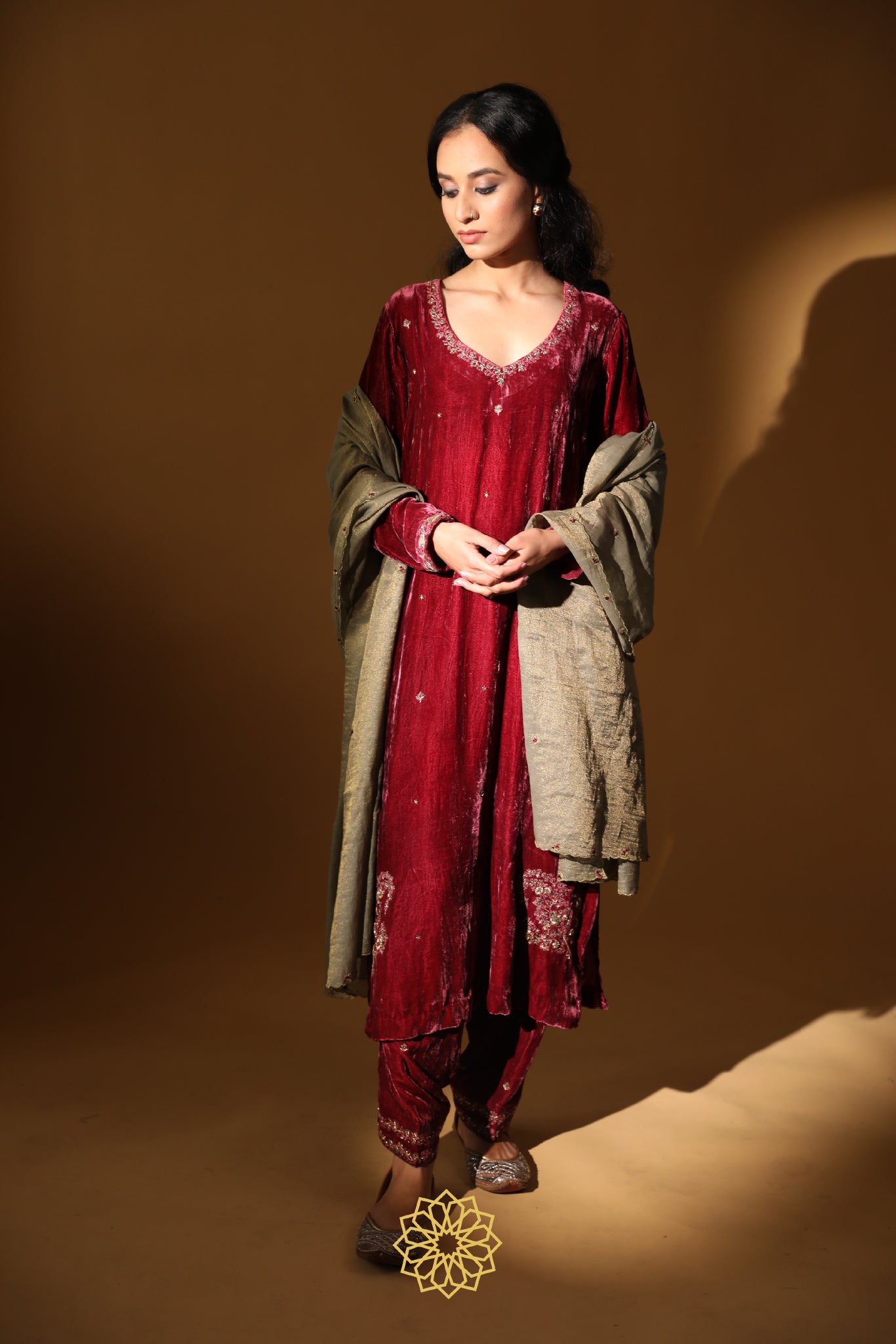 RUMI EMBROIDERED VELVET KURTA SET