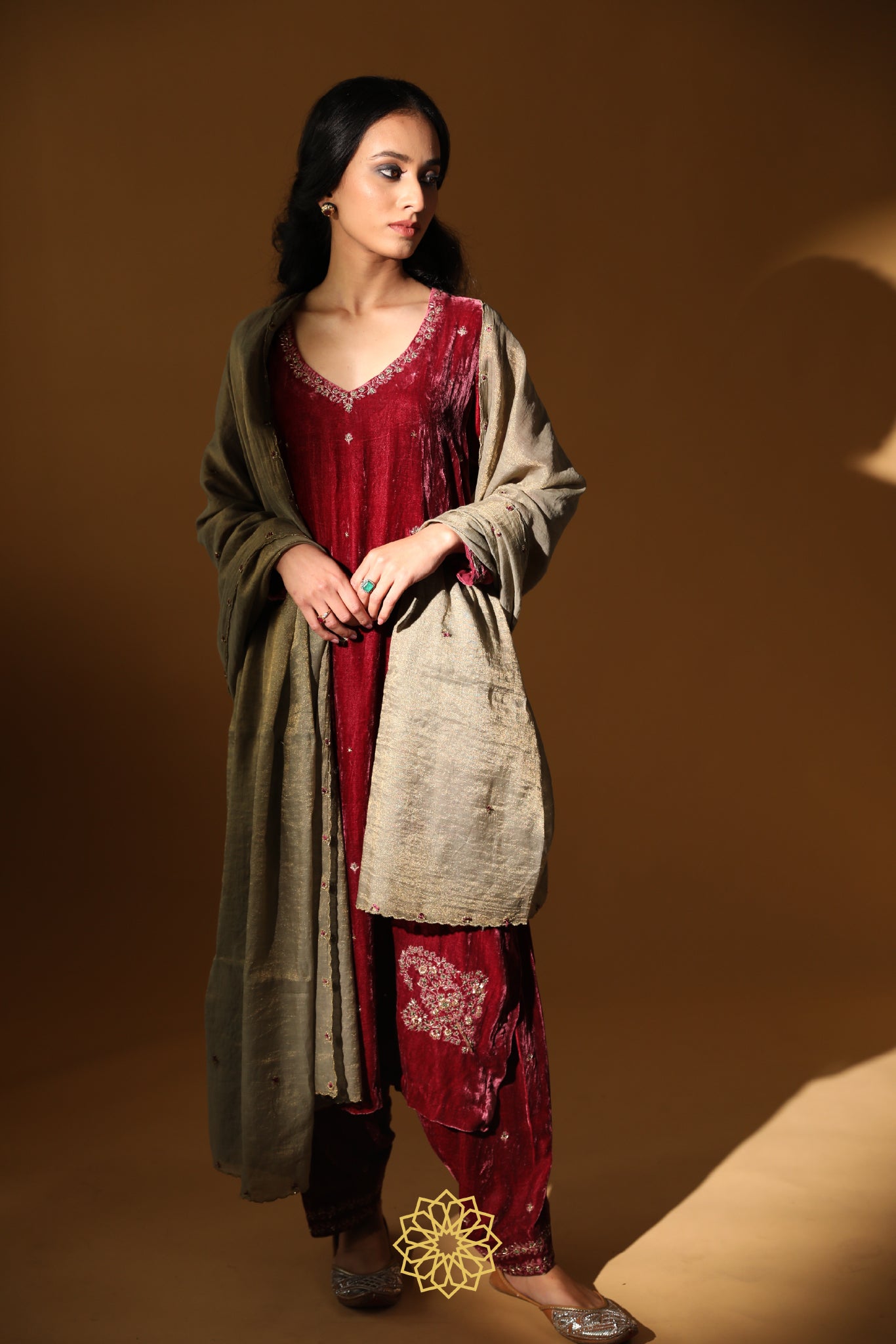 RUMI EMBROIDERED VELVET KURTA SET