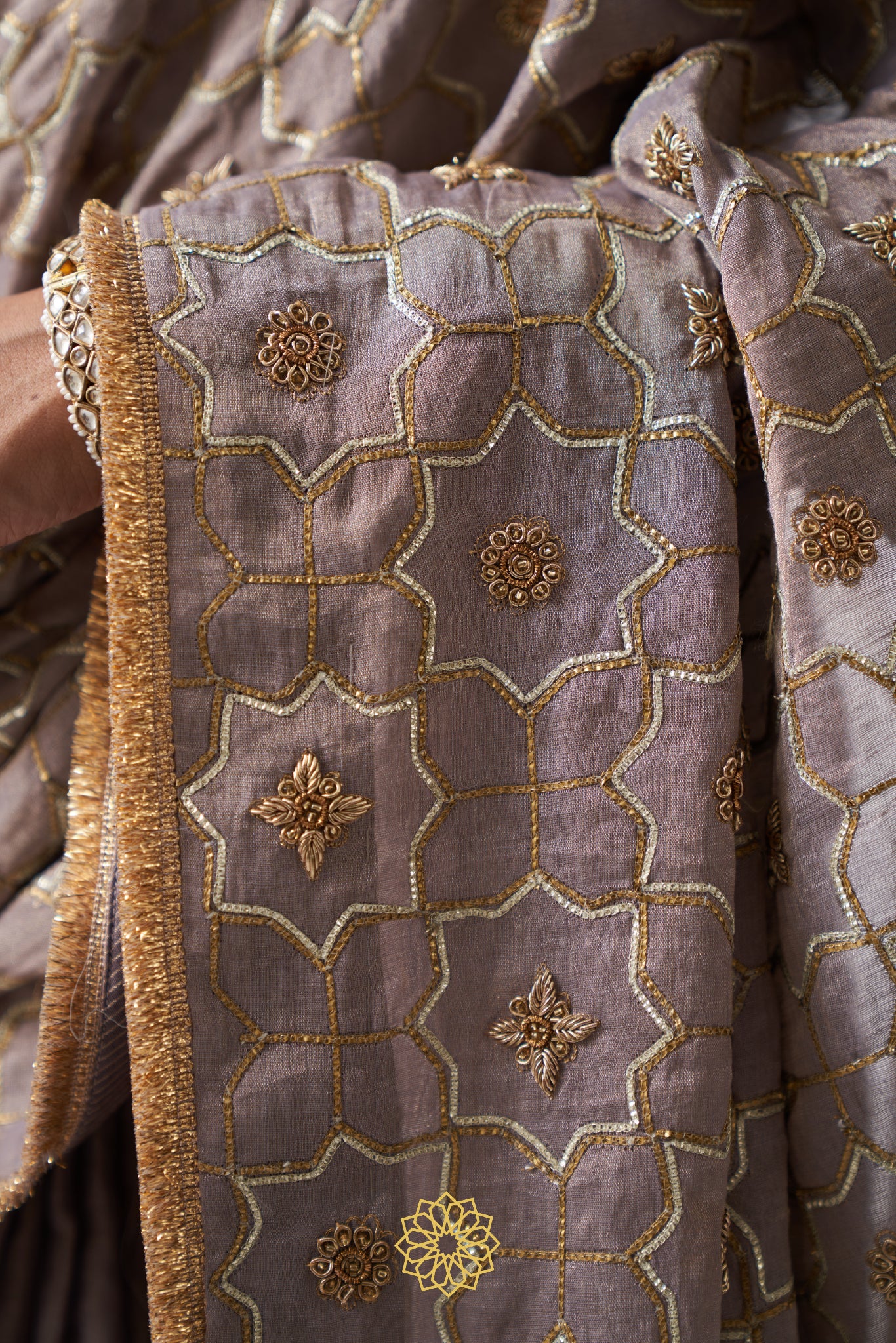 VERA HANDWOVEN TISSUE CHANDERI SAREE