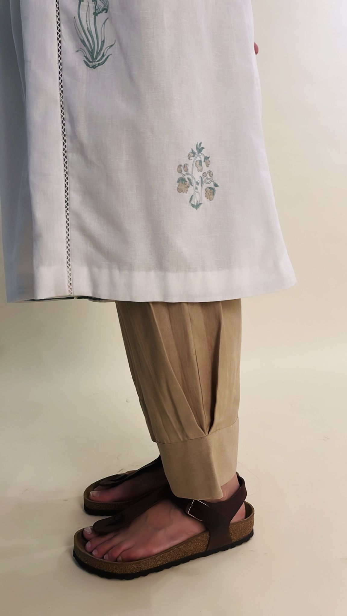 KARI WHITE BLOCK PRINTED COTTON LINEN KURTA