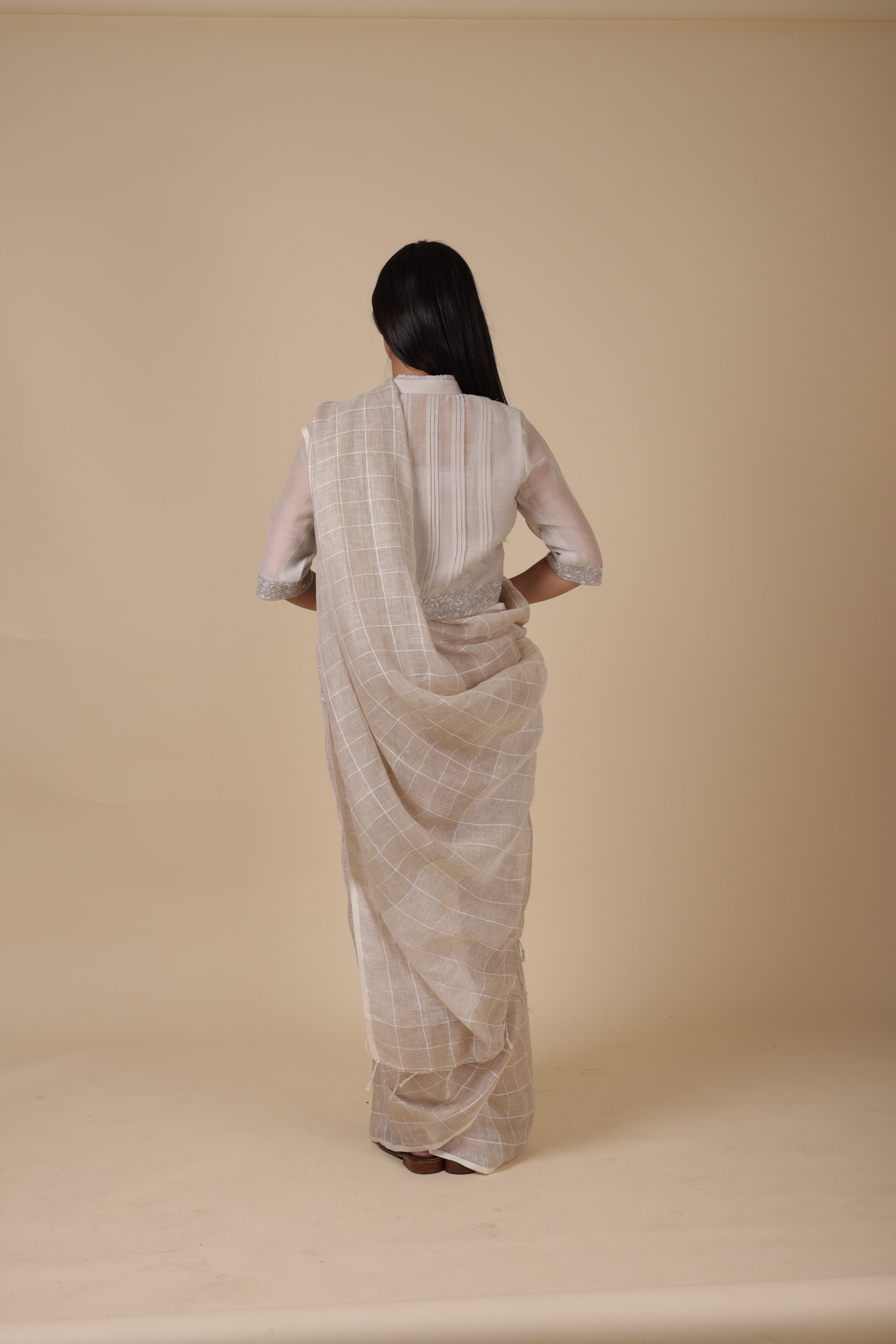 NIYATI HANDWOVEN LINEN SAREE