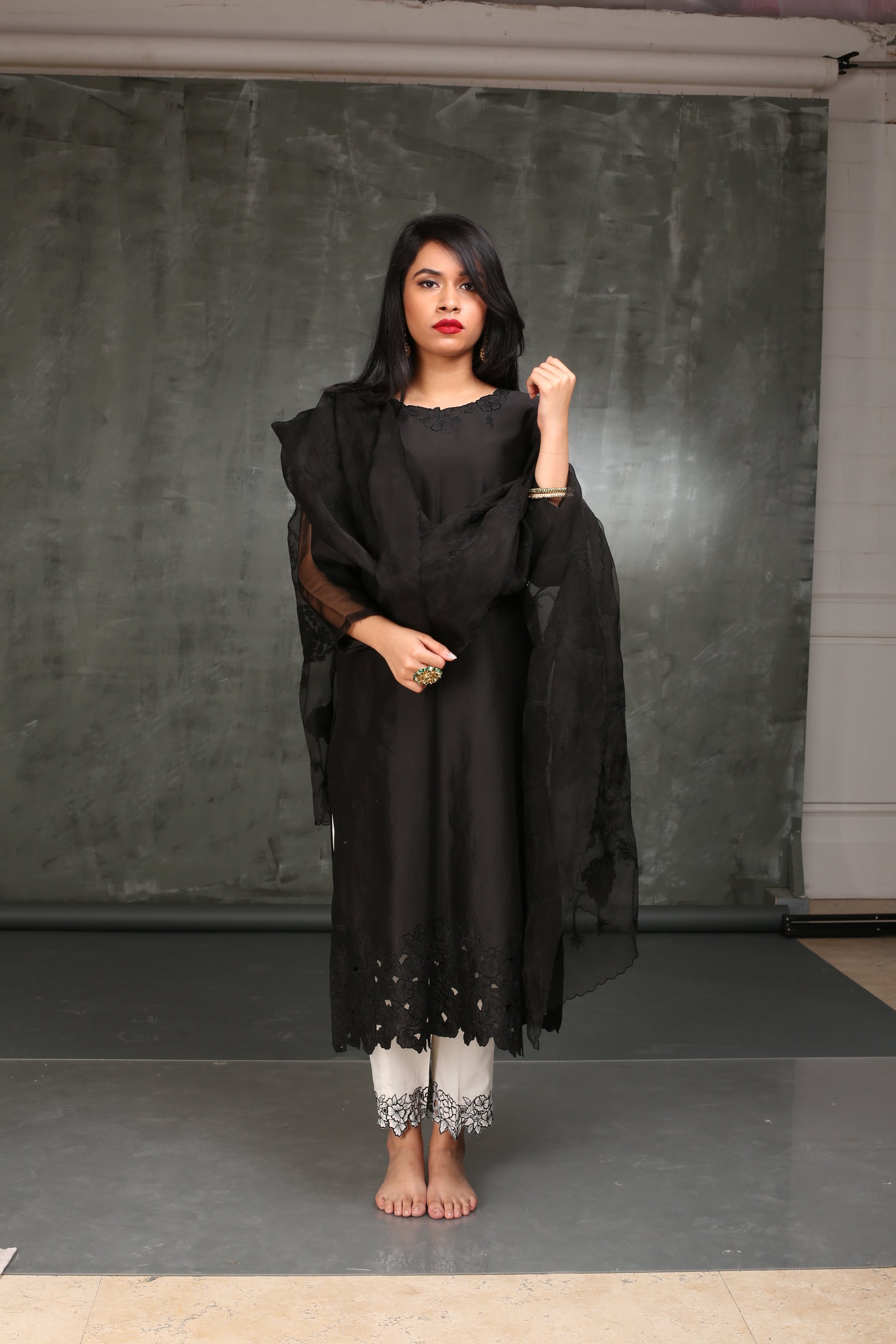 SWAN BLACK EMBROIDERED KURTA SET