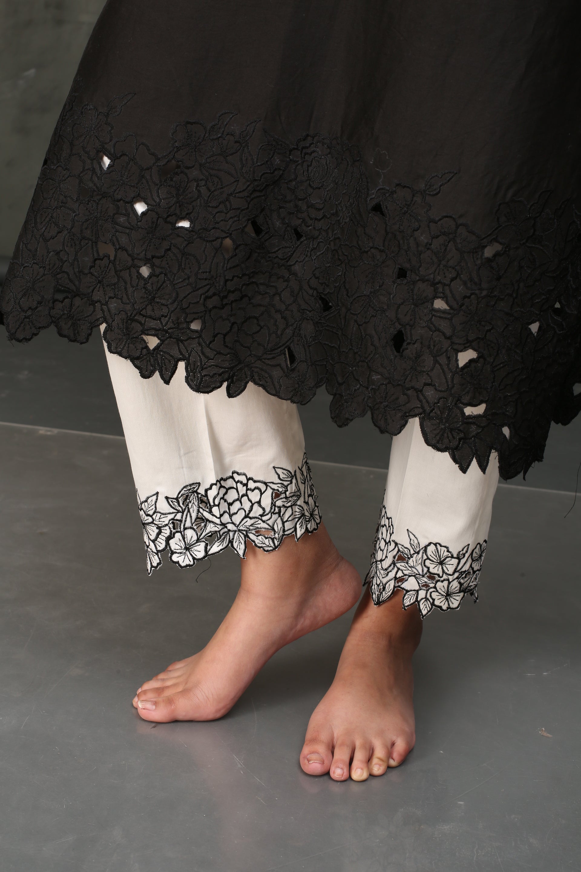 SWAN BLACK EMBROIDERED KURTA SET